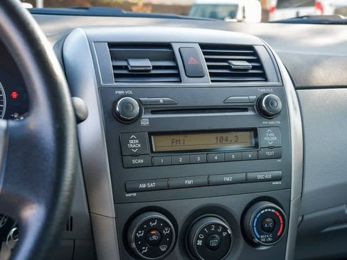 Used 2011 Toyota Corolla LE image 24