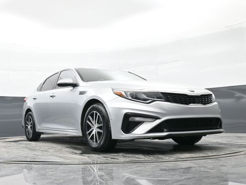 Used 2020 Kia Optima LX image 41