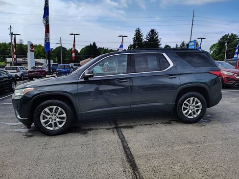 Used 2019 Chevrolet Traverse LT w/ LPO, Blackout Package AWD/4WD image 8