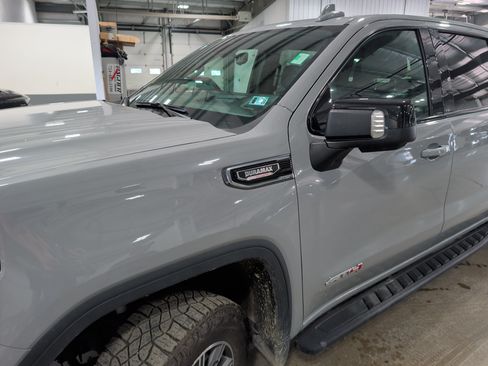 Used 2024 GMC Sierra 1500 AT4 w/ Technology Package AWD/4WD image 4