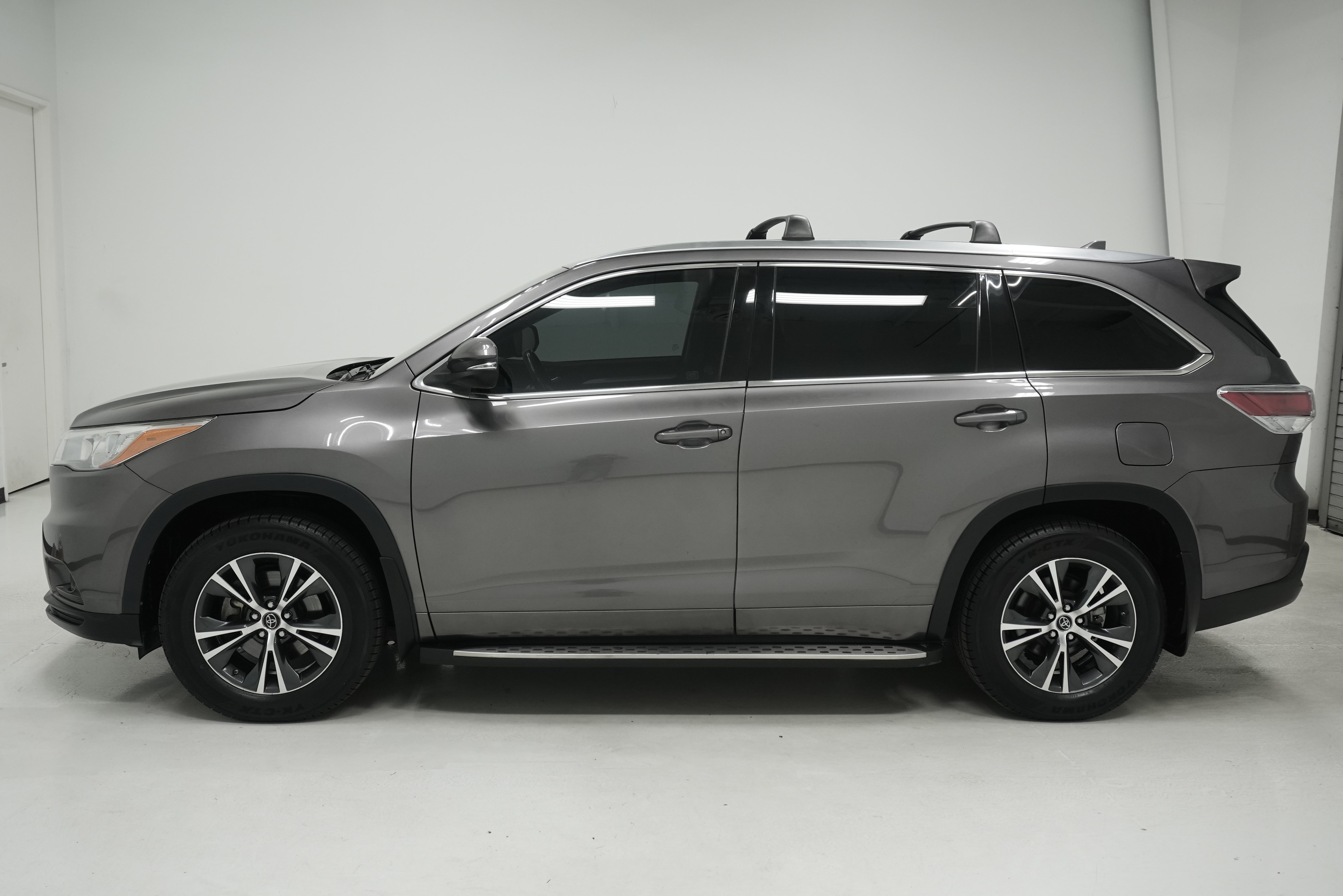 Used 2016 Toyota Highlander XLE FWD image 7