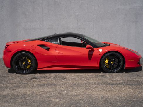 Certified 2017 Ferrari 488 GTB RWD image 6
