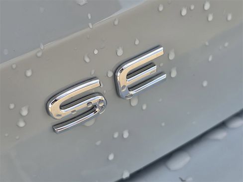 New 2025 Volkswagen Taos SE image 7