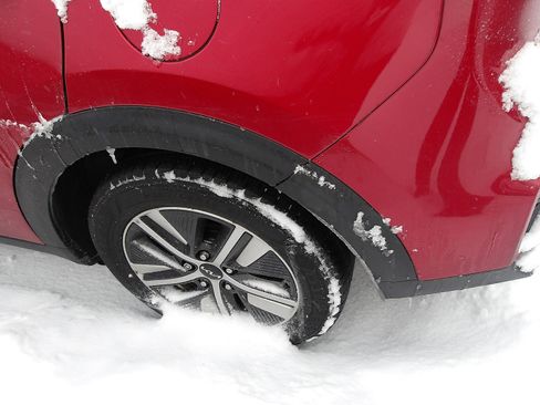 Used 2022 Kia Niro EX Premium image 3