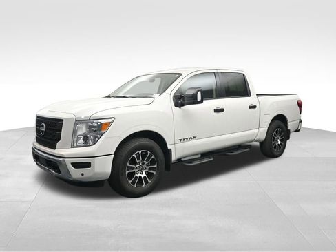 Used 2024 Nissan Titan SV w/ SV Convenience Package RWD image 7