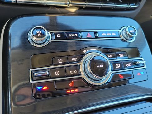 Used 2023 Lincoln Nautilus AWD w/ Premium Package image 26