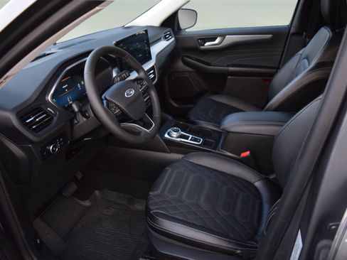 Used 2023 Ford Escape Platinum w/ Premium Technology Package AWD/4WD image 11