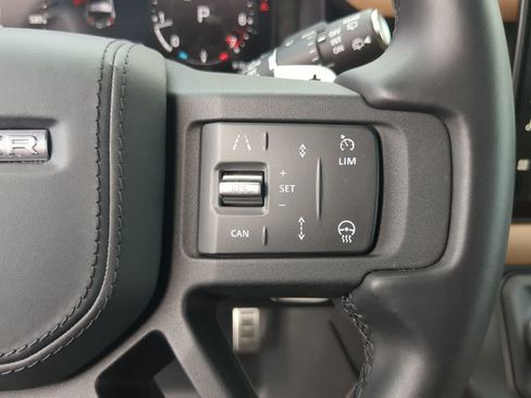 Certified 2025 Land Rover Defender 90 V8 AWD/4WD image 25