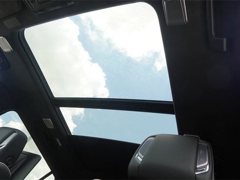 Used 2024 Cadillac Escalade ESV Premium Luxury Platinum image 35