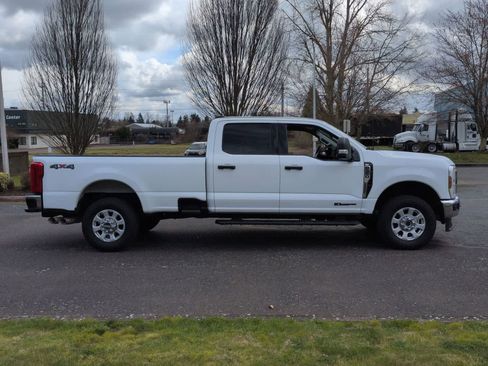 Used 2024 Ford F350 XLT image 7