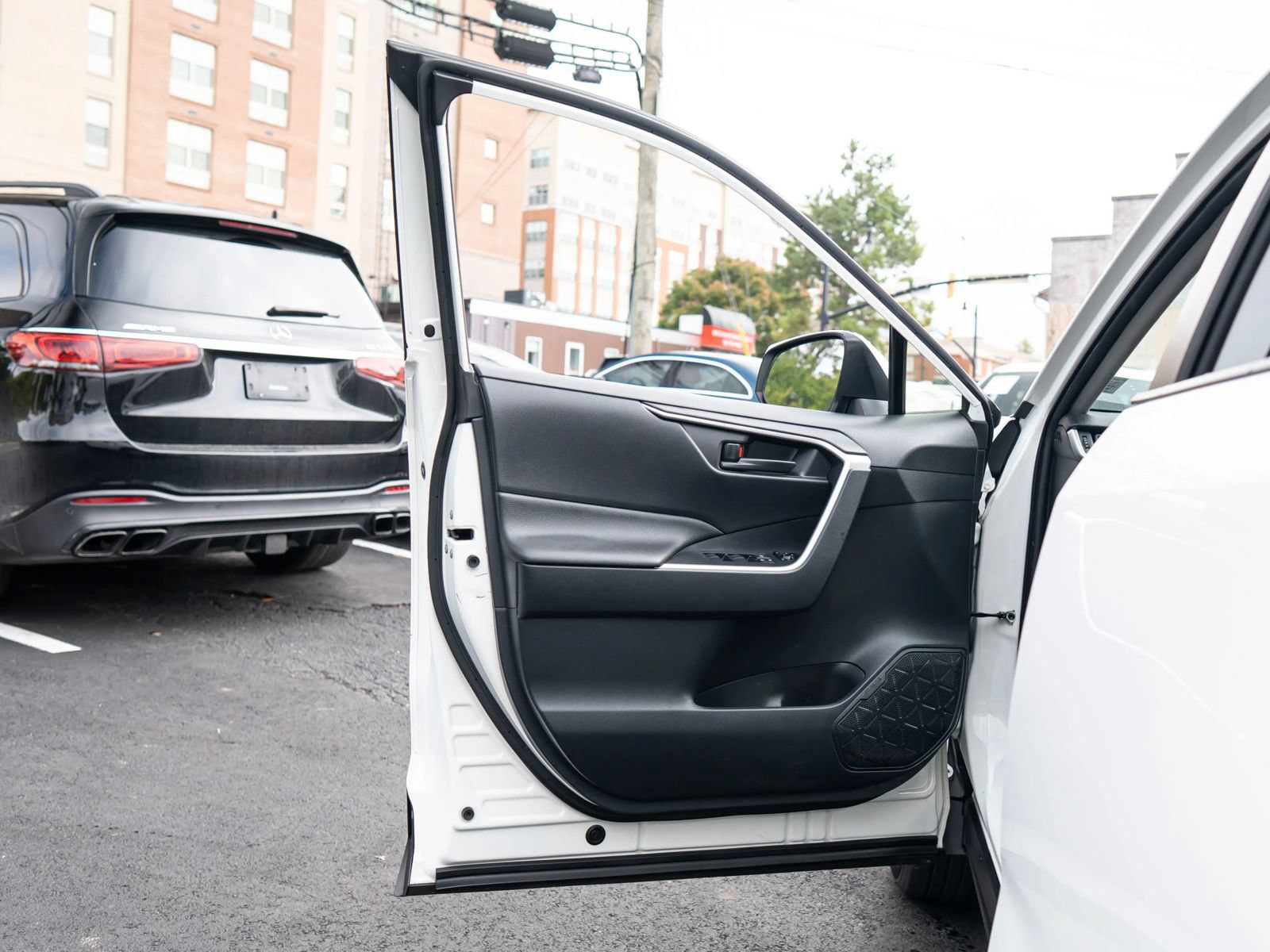 Used 2019 Toyota RAV4 LE w/ All Weather Liner Package AWD/4WD image 39