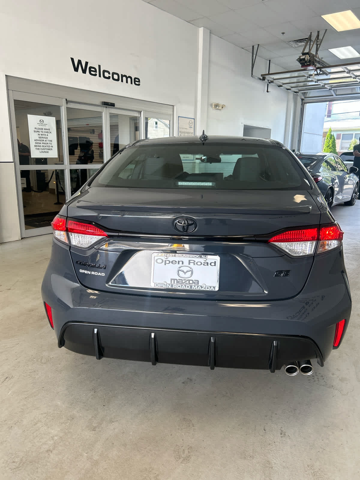 Used 2025 Toyota Corolla SE w/ SE Premium Package FWD image 5