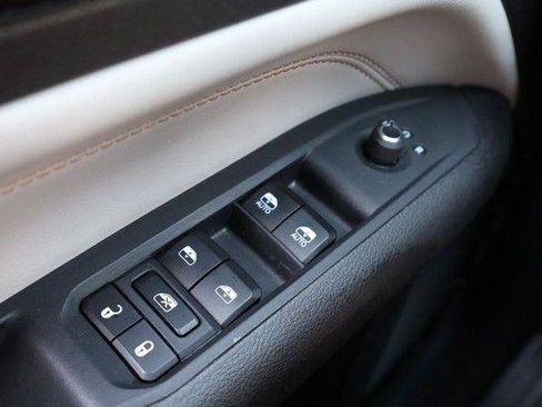 Used 2025 Jeep Compass Limited AWD/4WD image 17