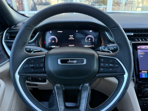 Used 2024 Jeep Grand Cherokee L Limited image 25