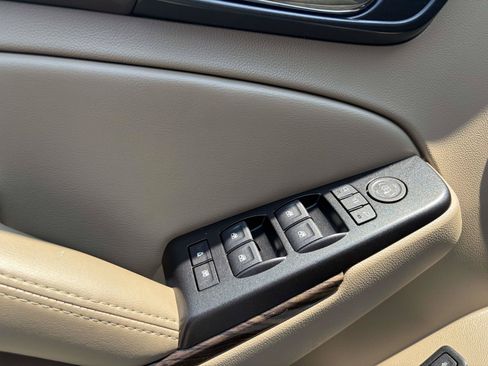 Used 2019 GMC Yukon XL SLT w/ Premium Edition RWD image 15
