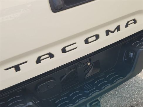 Used 2019 Toyota Tacoma TRD Off-Road image 29