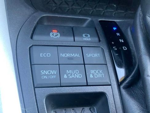 Used 2022 Toyota RAV4 XLE w/ Convenience Package image 30