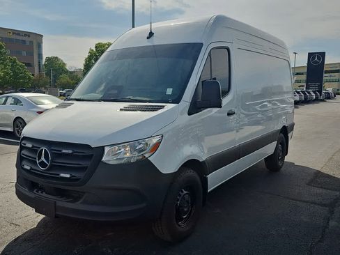 Used 2025 Mercedes-Benz Sprinter 2500 image 4