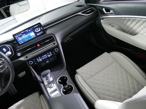 Used 2024 Genesis G70 3.3T Advanced w/ Sport Prestige Package image 11