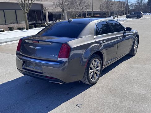 Used 2015 Chrysler 300 C image 5