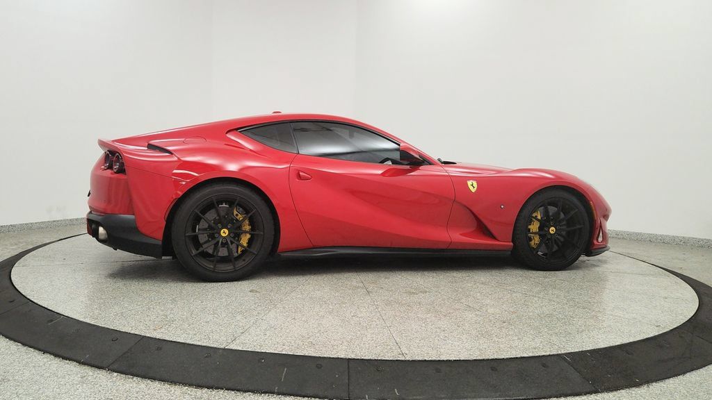 Used 2018 Ferrari 812 Superfast RWD image 7
