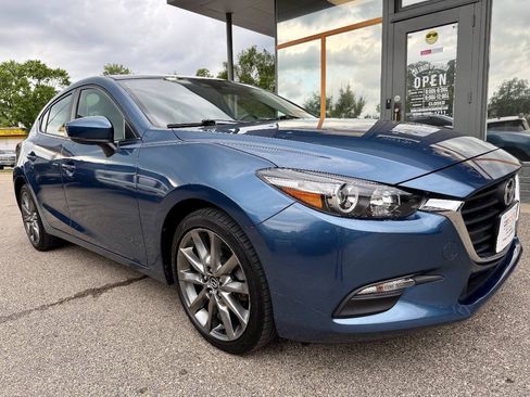 Used 2018 MAZDA MAZDA3 Touring FWD image 4