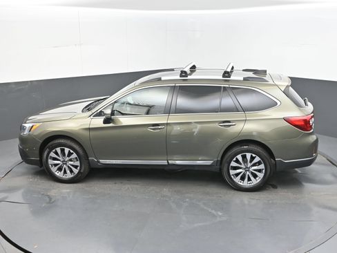 Used 2017 Subaru Outback 3.6R Touring AWD/4WD image 30