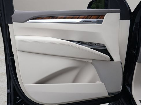 Certified 2025 Cadillac Escalade Sport Platinum RWD image 9