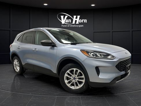 Used 2022 Ford Escape SE w/ Cold Weather Package AWD/4WD image 1