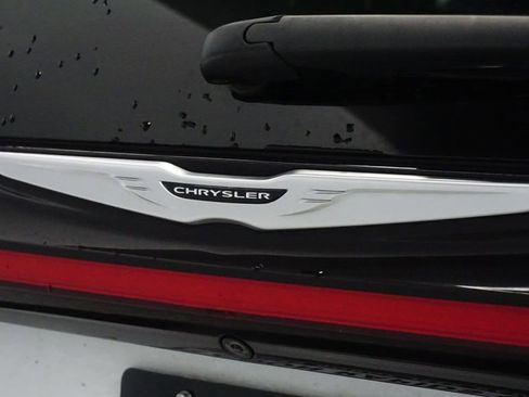 Used 2024 Chrysler Pacifica Select image 14