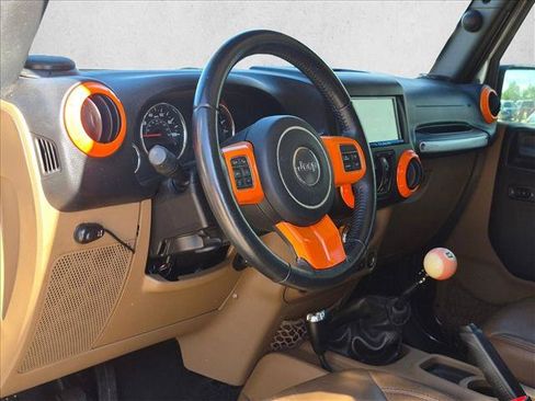 Used 2017 Jeep Wrangler Unlimited Sahara w/ Connectivity Group AWD/4WD image 2