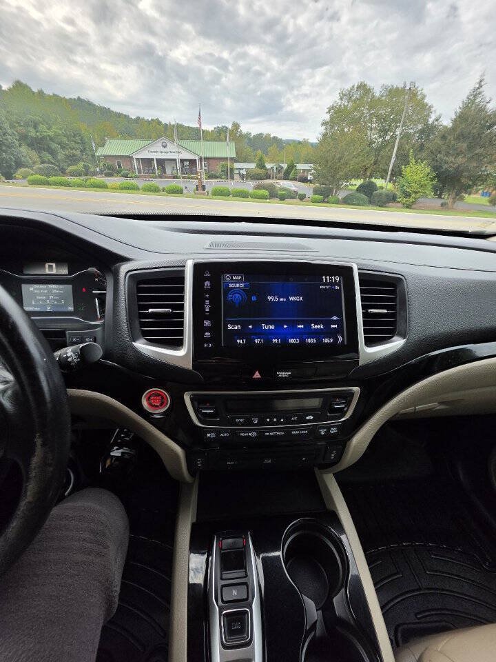 Used 2017 Honda Pilot Touring image 16