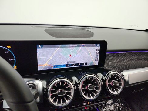 Used 2023 Mercedes-Benz EQB 300 4MATIC image 13