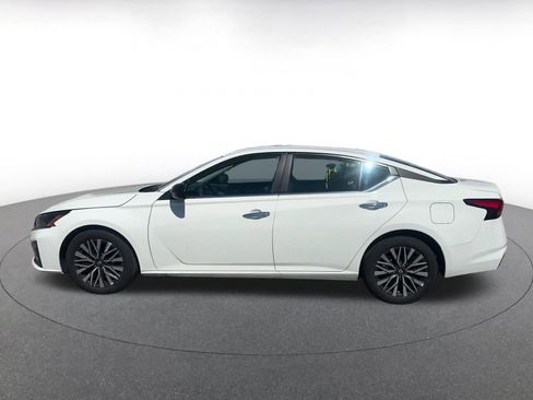 Used 2025 Nissan Altima 2.5 SV image 9