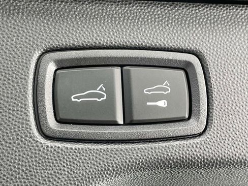 Used 2024 Porsche Macan 4 Electric image 22