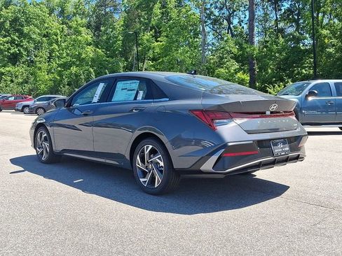 New 2026 Hyundai Elantra Limited FWD image 12