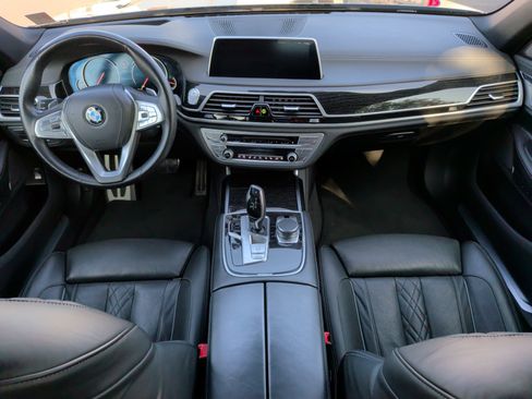 Used 2019 BMW 750i w/ M Sport Package image 31