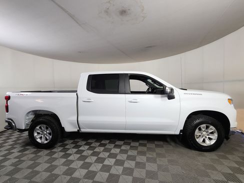 Used 2023 Chevrolet Silverado 1500 LT w/ Work Truck Package AWD/4WD image 8