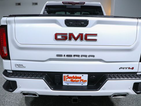 Used 2023 GMC Sierra 1500 AT4 w/ AT4 Premium Package AWD/4WD image 8