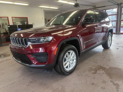 New 2025 Jeep Grand Cherokee 4WD image 3