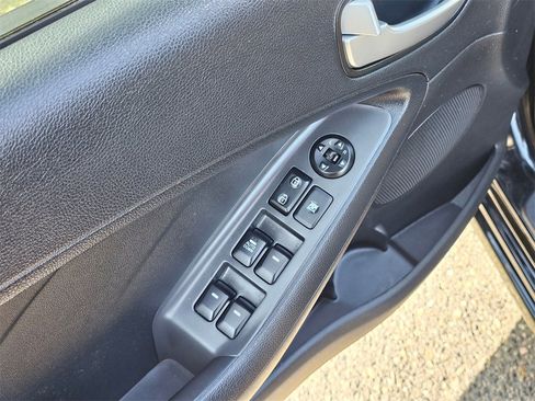 Used 2017 Kia Forte LX image 18