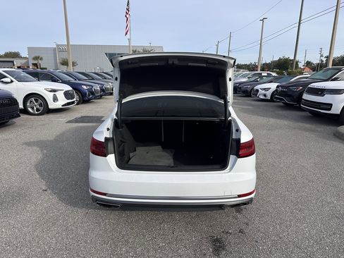 Used 2019 Audi A4 2.0T Premium w/ Convenience Package image 6