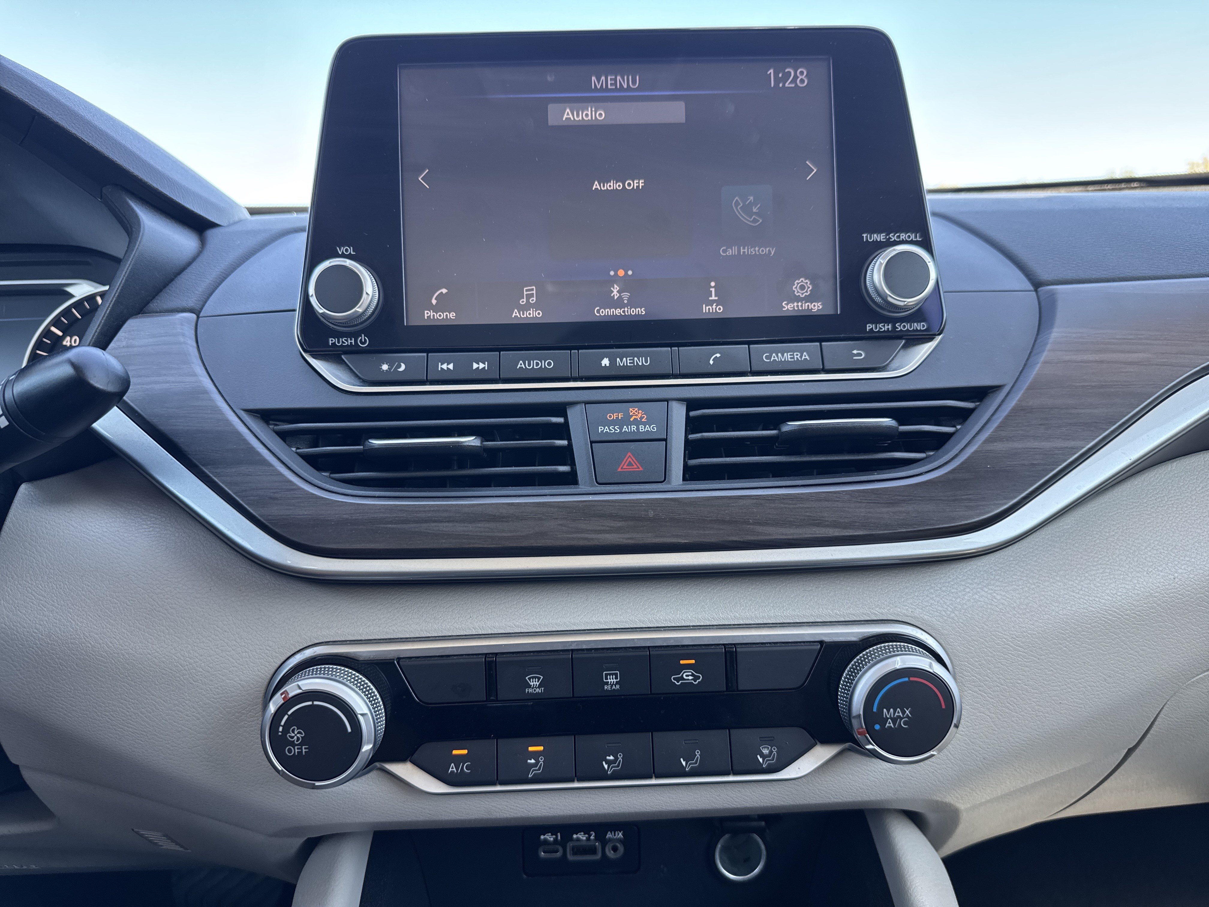 Used 2025 Nissan Altima 2.5 SV FWD image 12