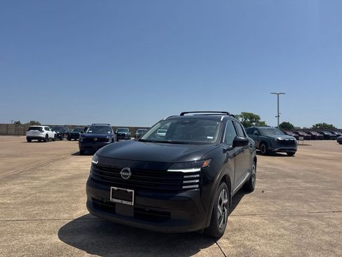 Used 2025 Nissan Kicks SV w/ SV Premium Package FWD image 6