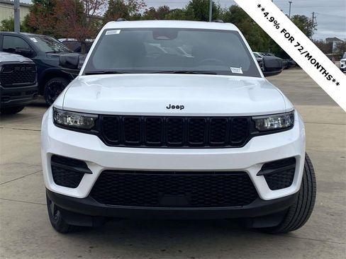 New 2025 Jeep Grand Cherokee Altitude image 2