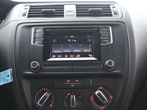 Used 2017 Volkswagen Jetta S image 14