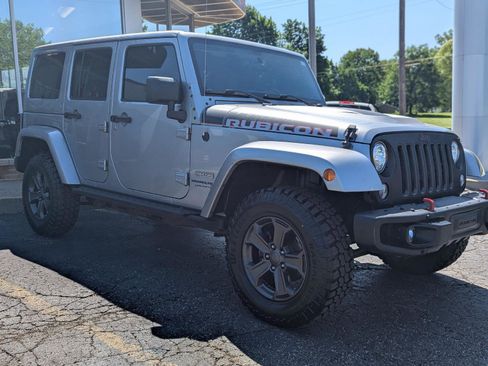 Used 2018 Jeep Wrangler Unlimited Rubicon w/ Max Tow Package AWD/4WD image 6