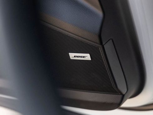 Used 2025 Porsche Cayenne image 64