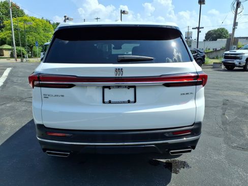 Used 2025 Buick Enclave Preferred AWD/4WD image 4