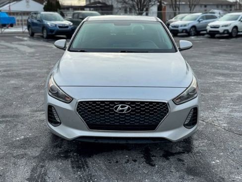 Used 2018 Hyundai Elantra GT image 2